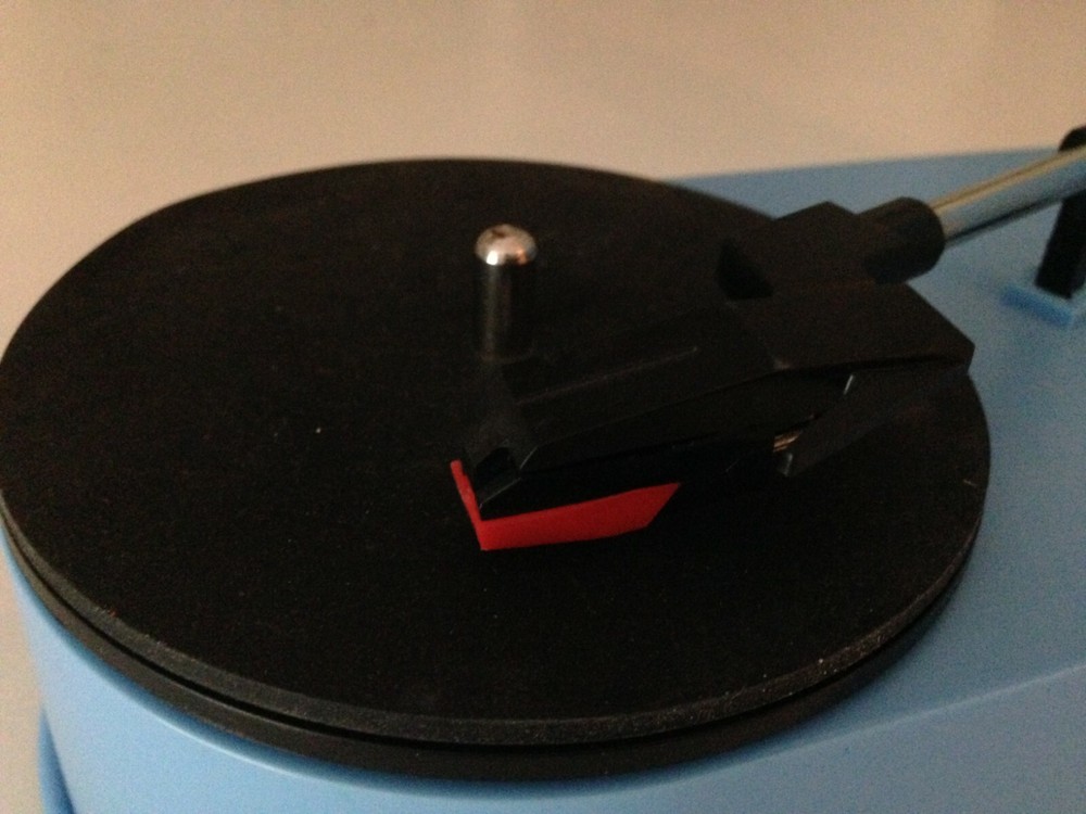 Sylvania Portable Turntable USB Encoding! USB or Battery Powered! STT008USB-BLUE