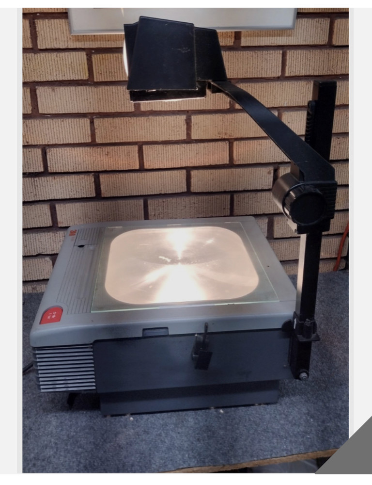 3M 2000 AG Compact Portable Overhead Projector
