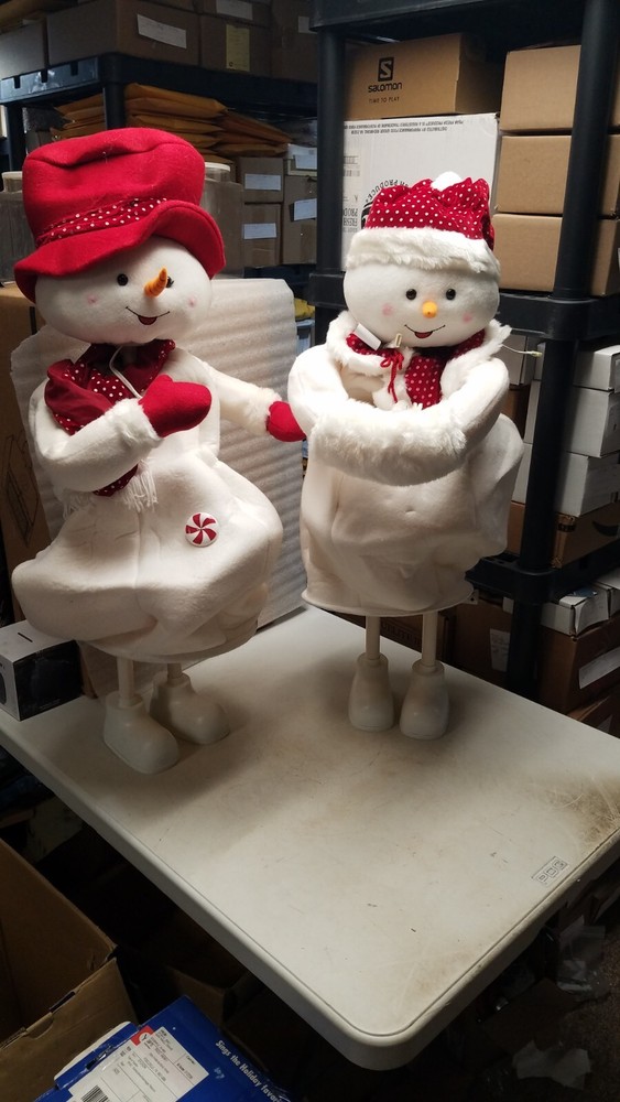Animated Musical Interactive 34" Snowcouple