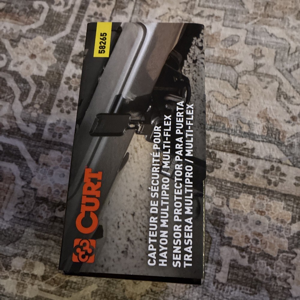 Curt MultiPro Multi-Flex Tailgate Sensor 2" Hitch Cap for 20-21 Silverado Sierra