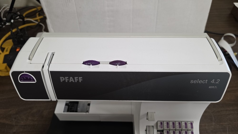 Pfaff Select 4.2 Sewing Machine Type 610B