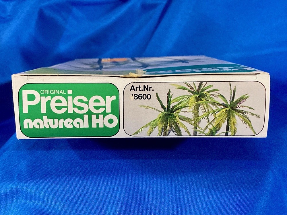 Preiser 18600, HO Scale 4 Palm Trees Unassembled Plastic Model Kit