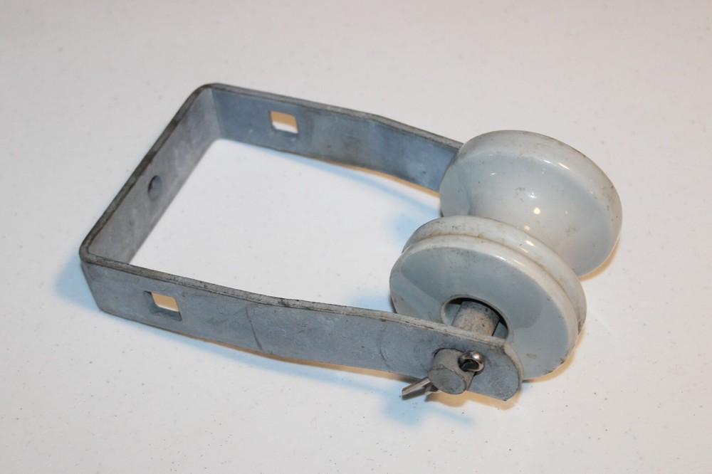 3 Hanging Wheel Porcelain Rope Rollers w/Steel Frame