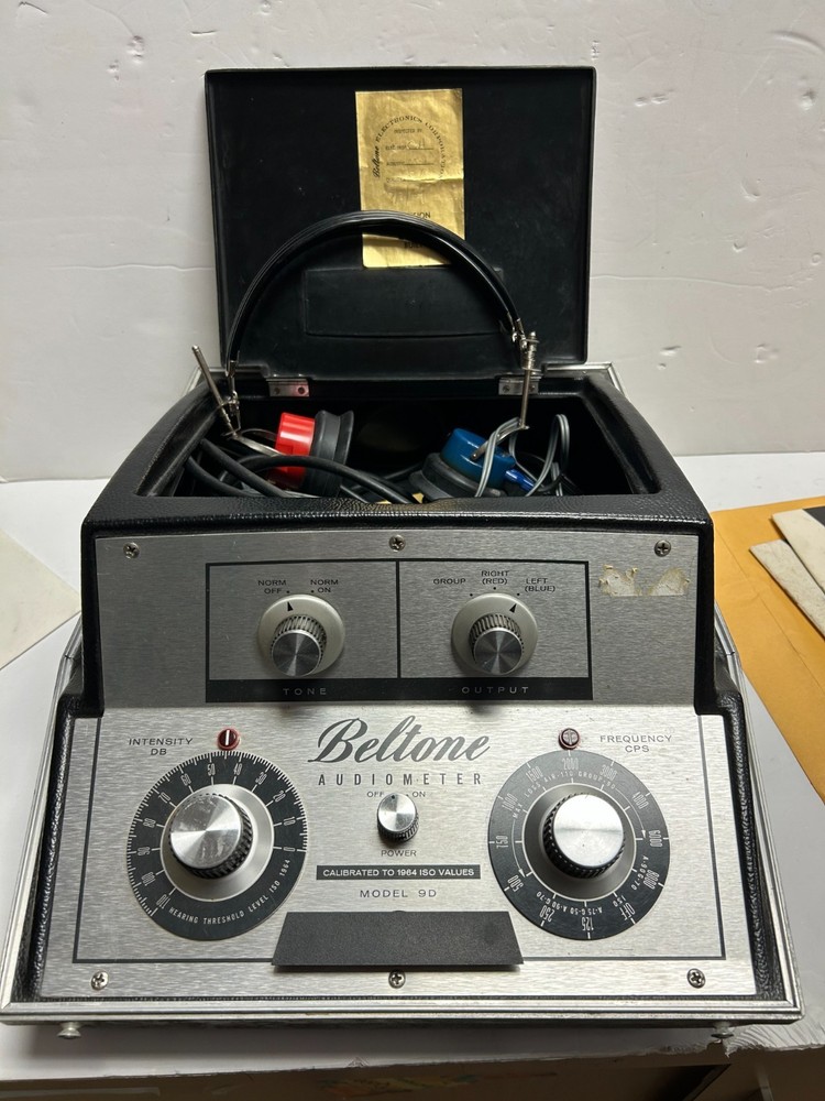 BELTONE AUDIOMETER MODEL 9D WITH INSTRUCTIONS