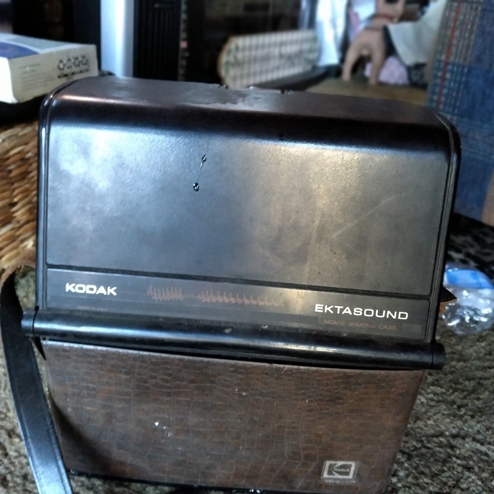 Old Slide Projector/w Case