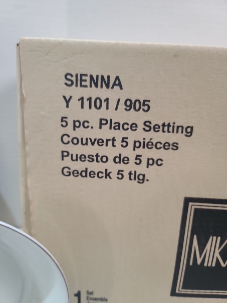 NEW NIB MIKASA 5 Piece Dinining Setting "SIENNA" Classy Beautiful Pattern