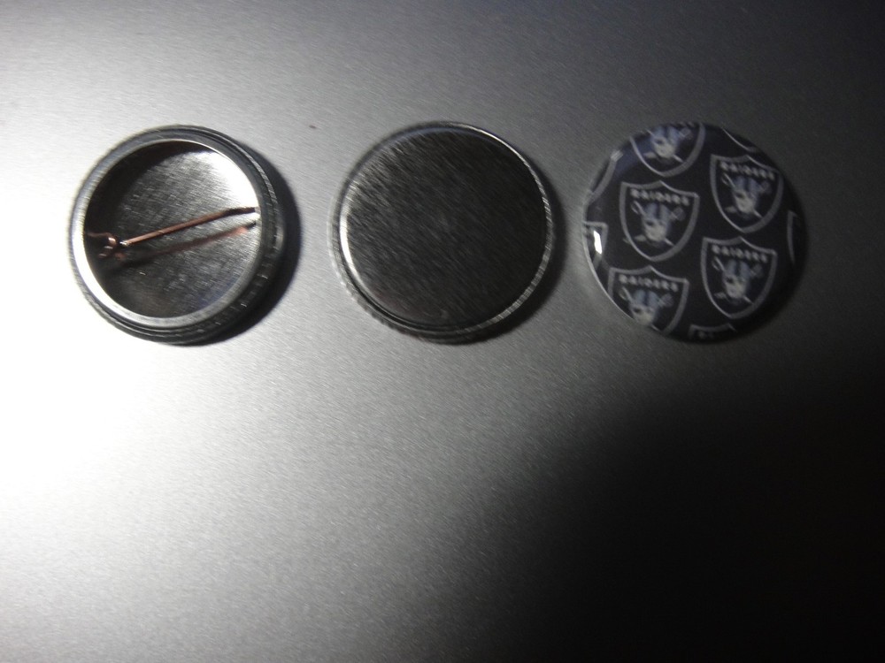 Michigan Wolverines flat back button or pin badge cabochon embellishments magnet