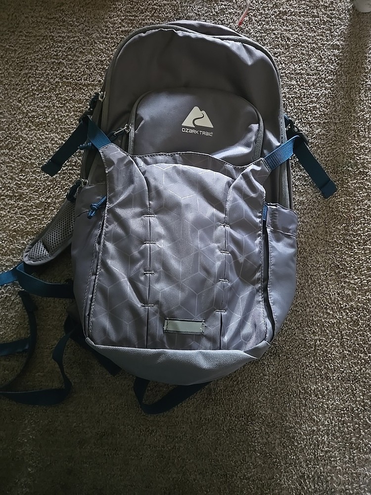 OZARK TRAIL 14L Ultra Lightweight Hydration Backpack