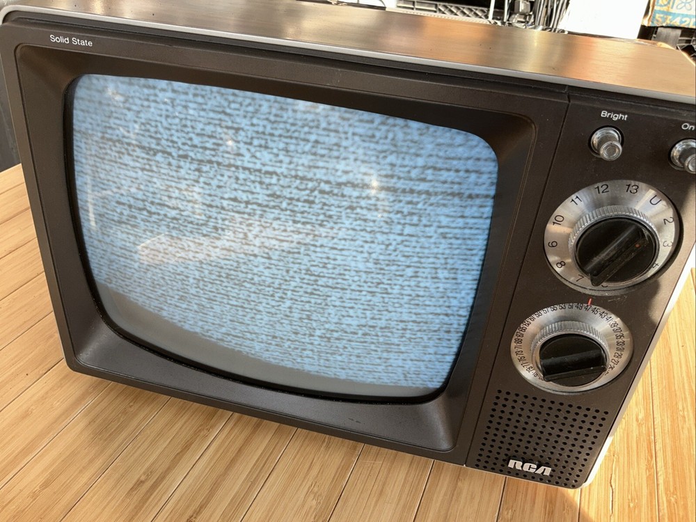 RCA Vintage Portable Television B&W Solid State Dial TV 12” Screen Gaming Retro