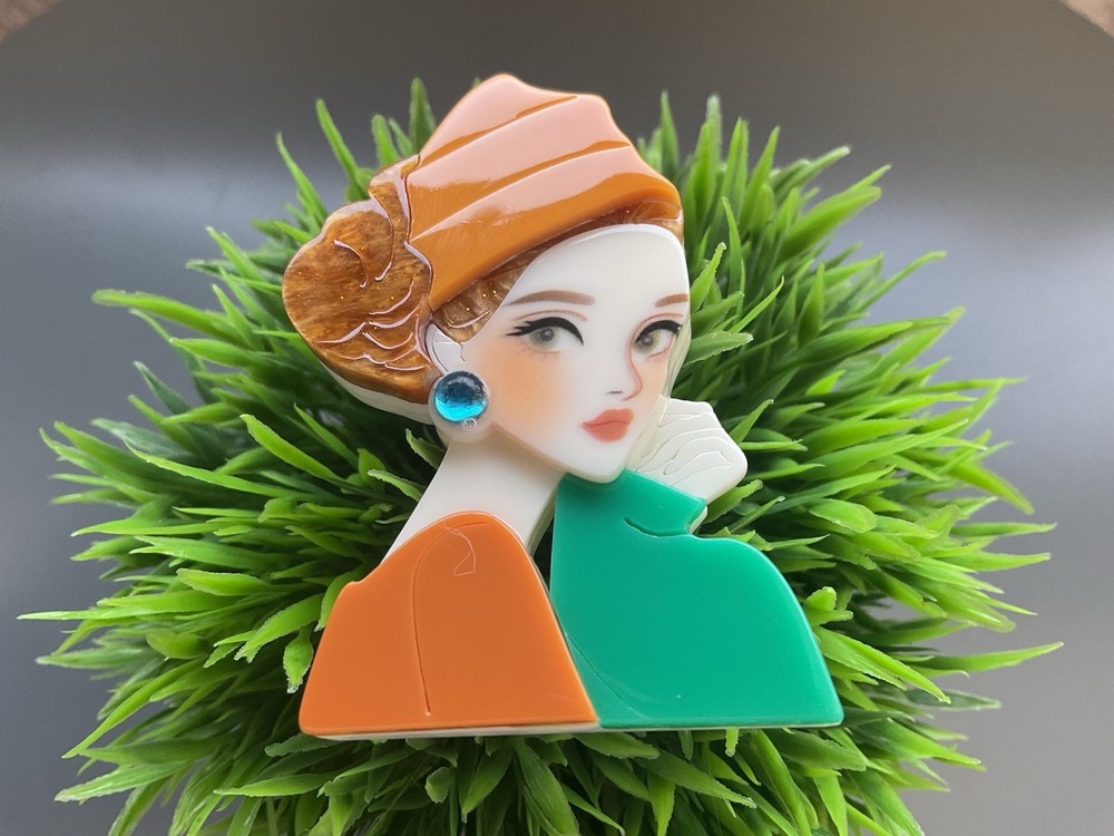 Gorgeous Retro Style Acrylic Brooch