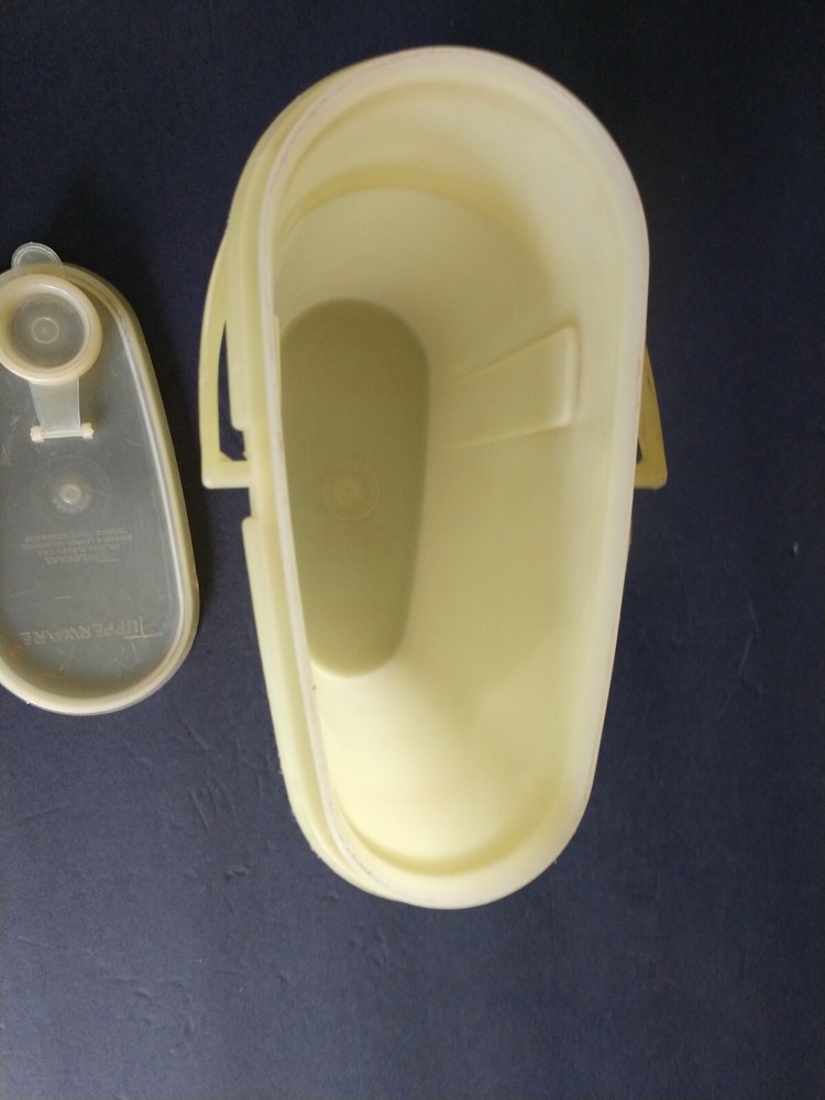 Vintage Tupperware 587 2 Qt Beverage Buddy Drink Pitcher Yellow