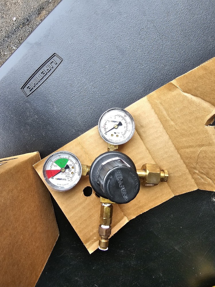 T5741PМНРBК СО2Regulator, Tank Mount, Prima