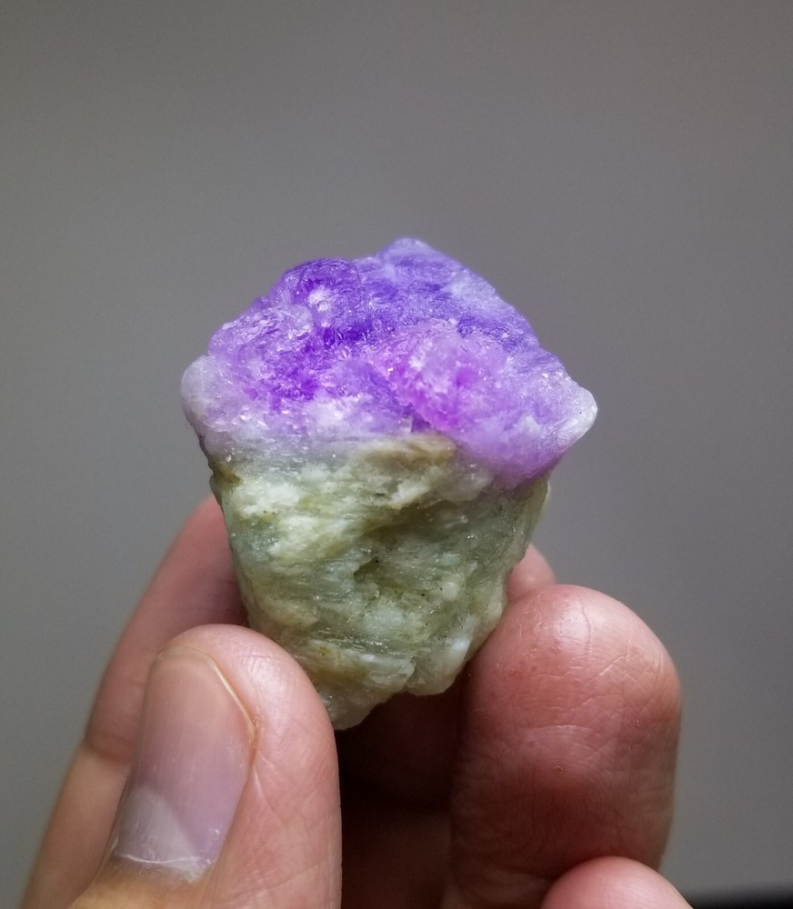 Natural top UV Reactive Tenebrescent Hackmanite With Albite 32 Gram
