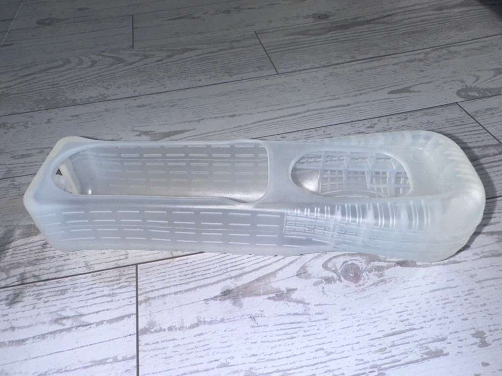 Genuine Nintendo Wii Controller Sleeve Silicone Rubber Jacket Case Remote White