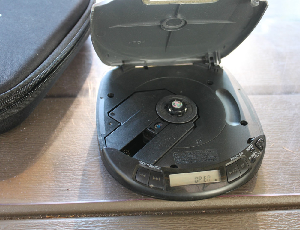 Vintage Panasonic SL-S320 XBS Extra Portable CD Player, TESTED