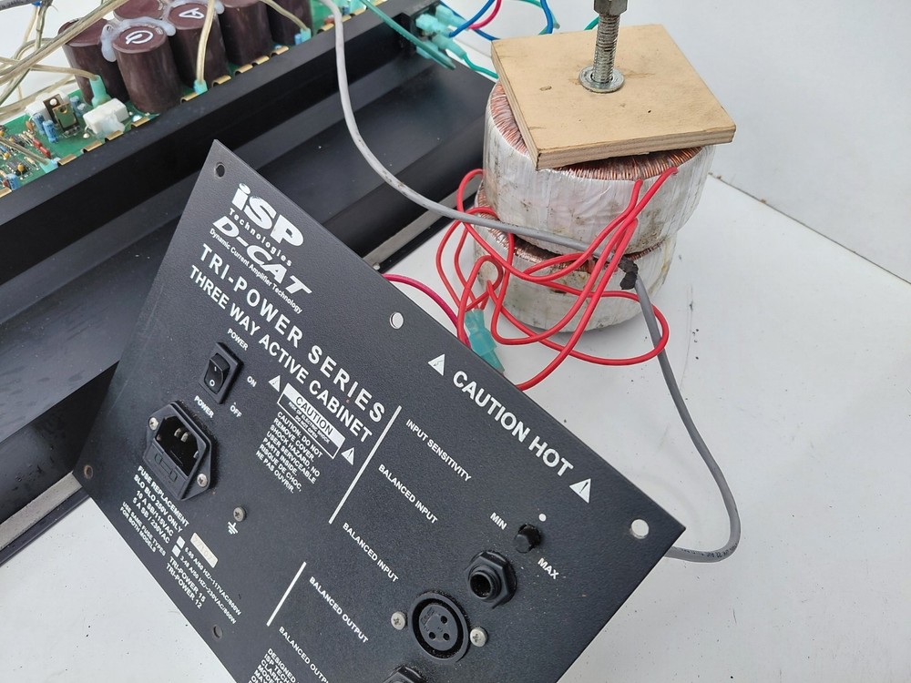 Isp D Cat 600 watts RMS active 3-way floor Module Amplifier