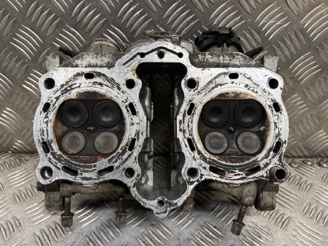 HONDA VFR 750 front cylinder head