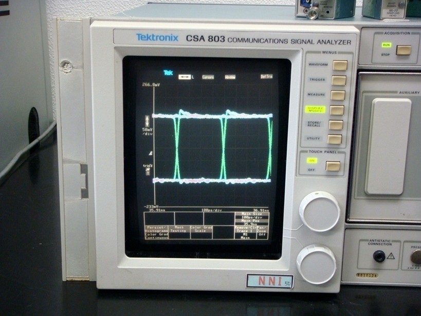 Tektronix CSA803 Digital Oscilloscope Mainframe WORKING