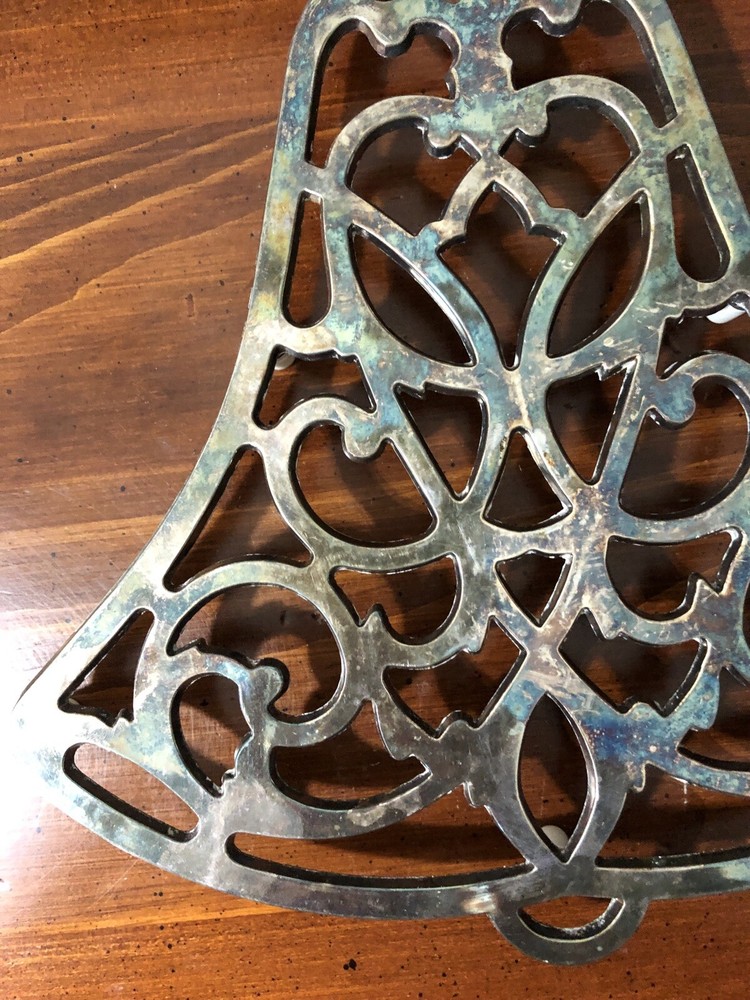 INTERNATIONAL SILVER COMPANY SILVERPLATED BELL-SHAPED TRIVET