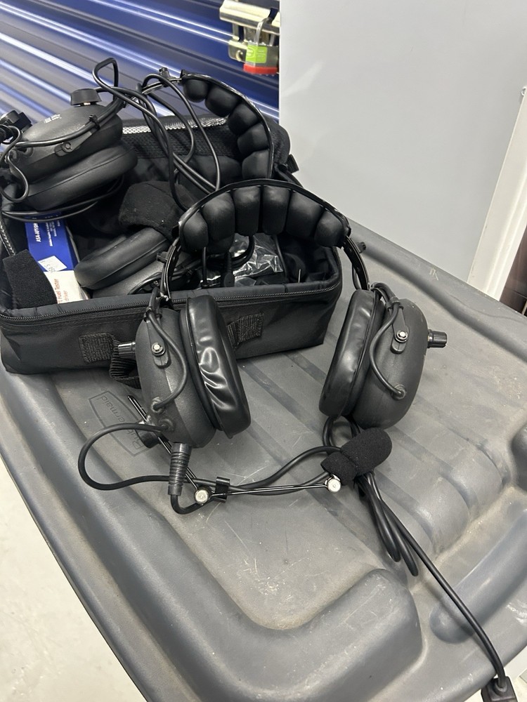 SoftComm Aviation Headset with Microphone Black - Tested and Working