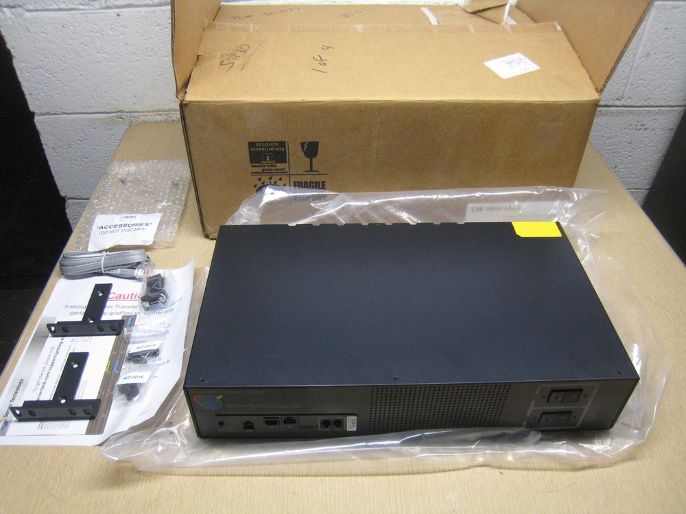 Server Technology Fail-Safe transfer switch 16 CHANNEL 30A 120V CW-16HF1B452