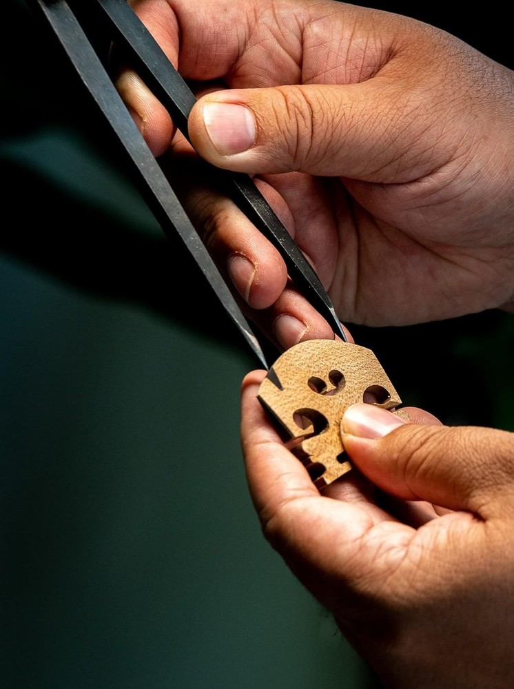Pre-Cut 4/4 Violin Bridge: Solid Maple & Ebony for Enhanced Sound & Aesthetics