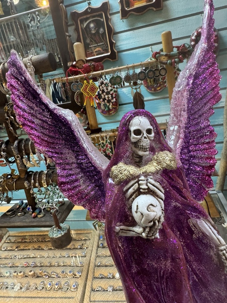 Santa Muerte Morada con Alas 17”