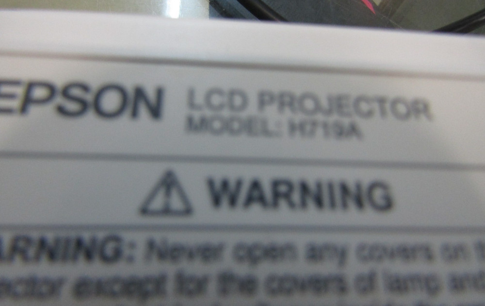 Epson H719A (EX3240) LCD Projector w/ remote - Tested Working