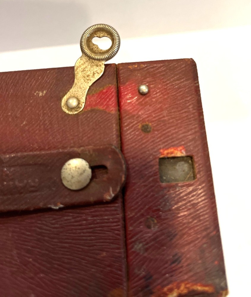 Rainbow Hawk-eye No.2 Model C. Brownie Camera
