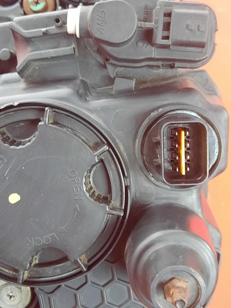 SSANGYONG TURISMO HEADLIGHT PASSENGER SIDE 2015
