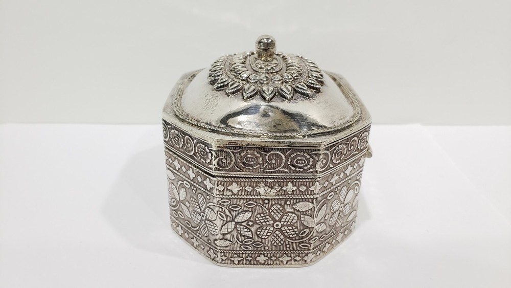 Vintage 800 Silver Hinged Box, Engraved Floral