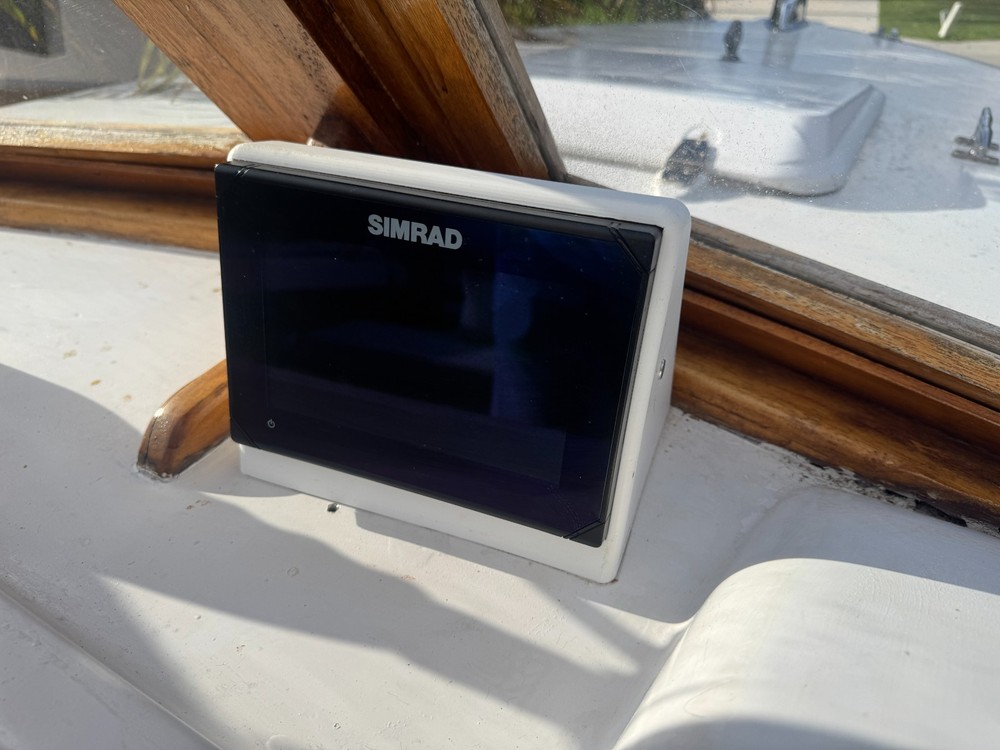 Mounting pod for Simrad GO7