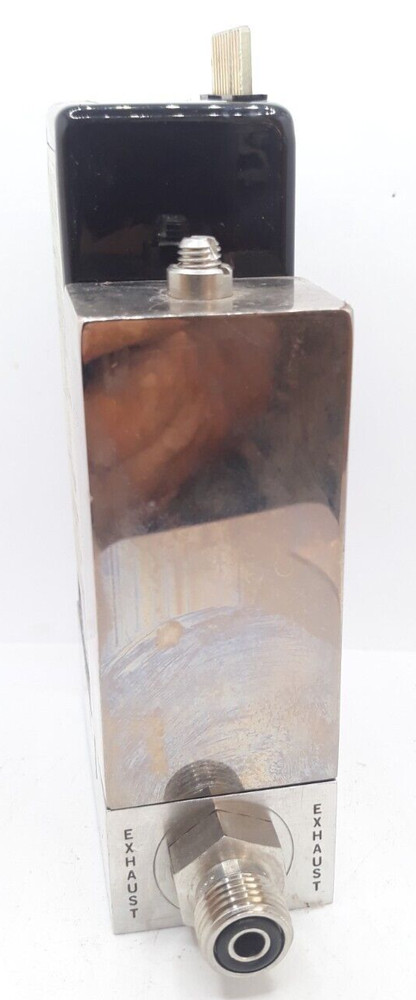 Unit UFC-1100 Mass Flow Controller Range 100 SCCM Gas O2