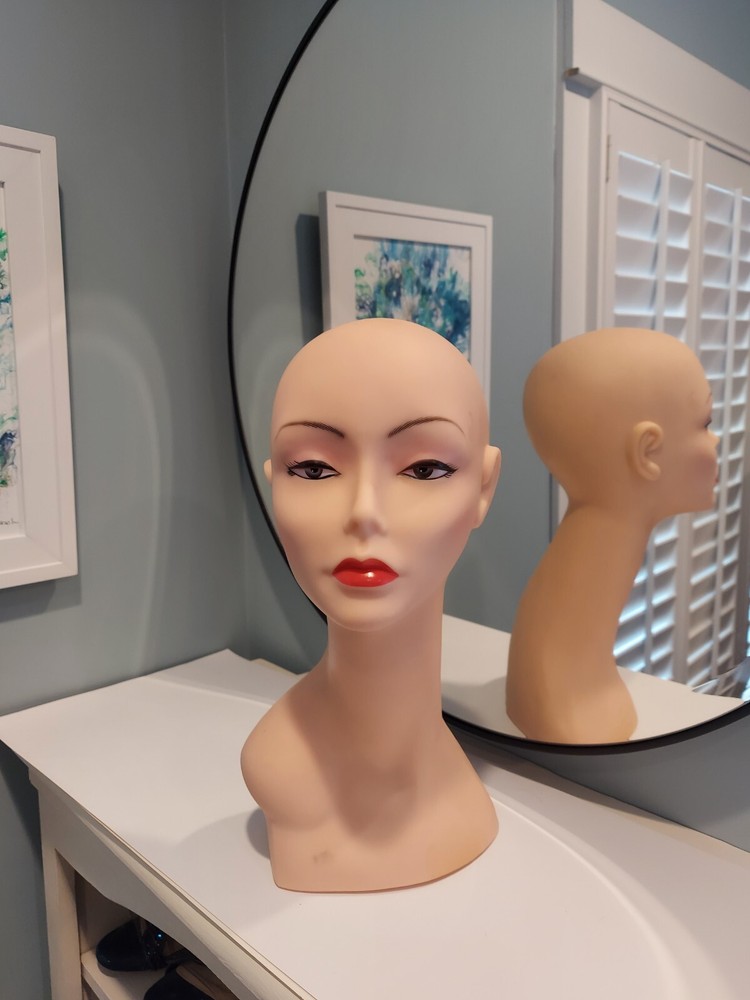 18 " Mannequin for Wigs. Great Condition.