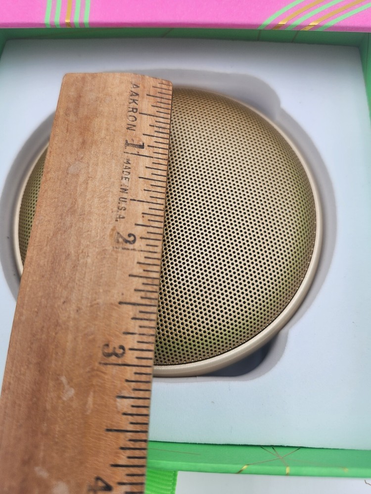 Drunk Elephant Glisten Up Speaker Model A9 - 1.0 A