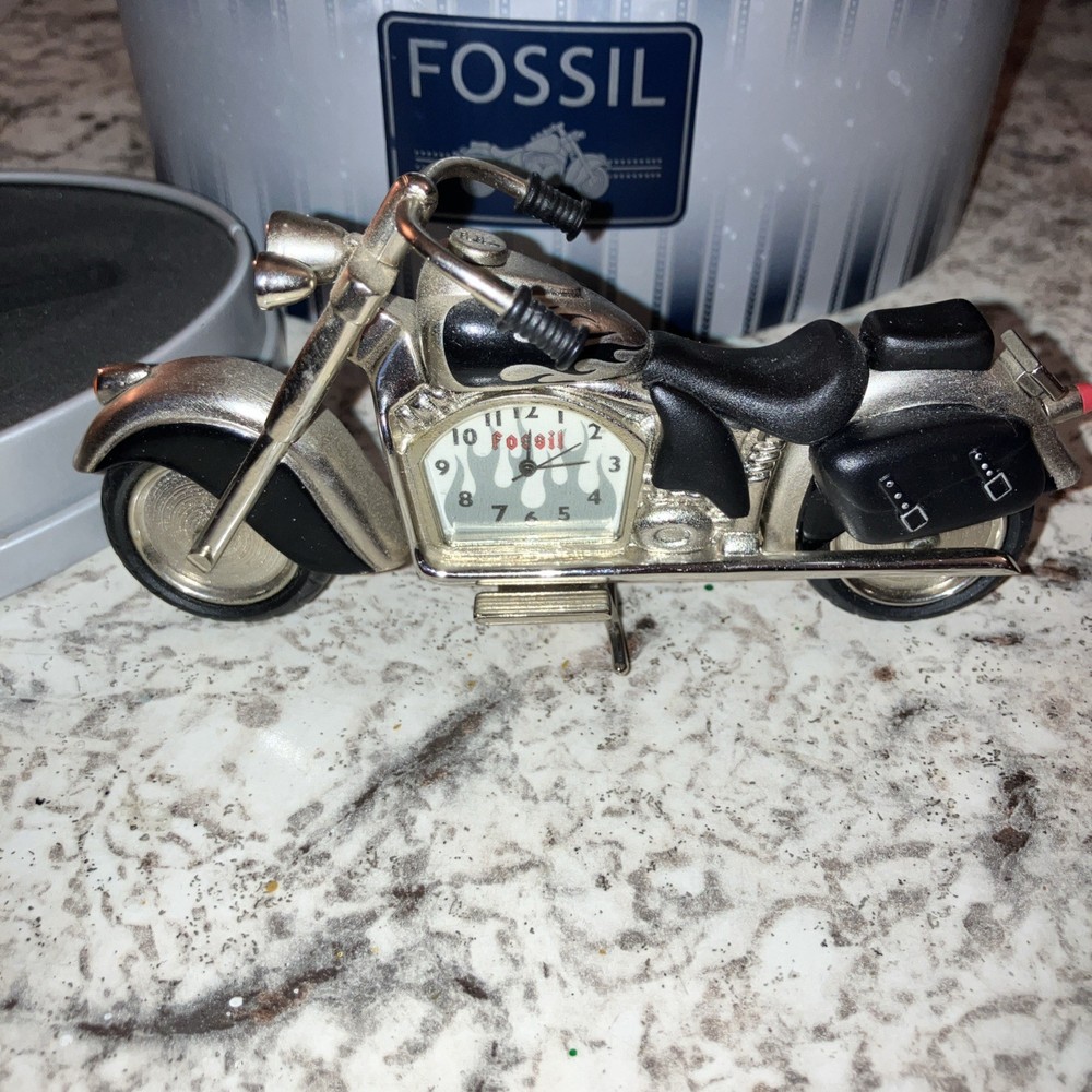 Fossil Motorcycle Desk Clock 2005 Wheels Kickstand Handlebars Move. 1 Headlight