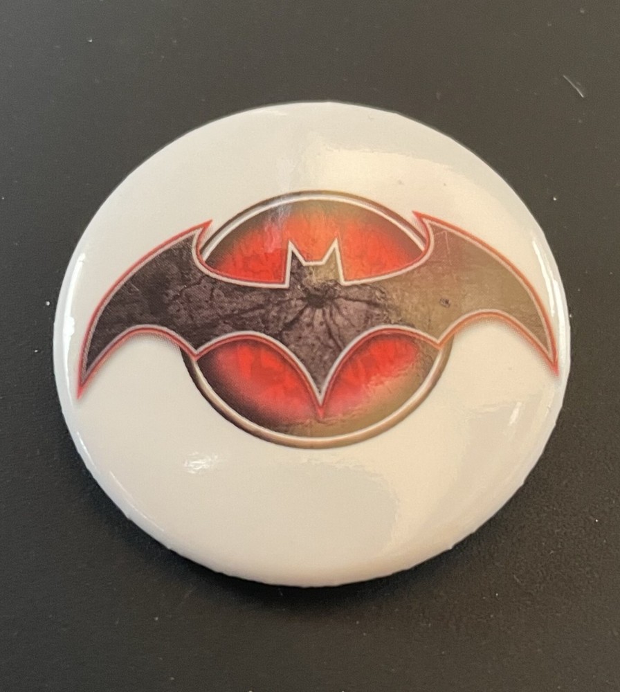 DC Comics 2011 Flashpoint Promo Pin Lot (15 pins)