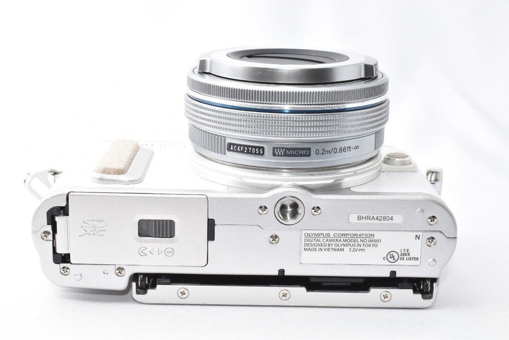 OLYMPUS PEN E-PL8 White Lens Kit