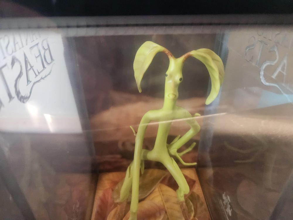 FANTASTIC BEASTS BOWTRUCKLE MAGICAL CREATURE FIGURE