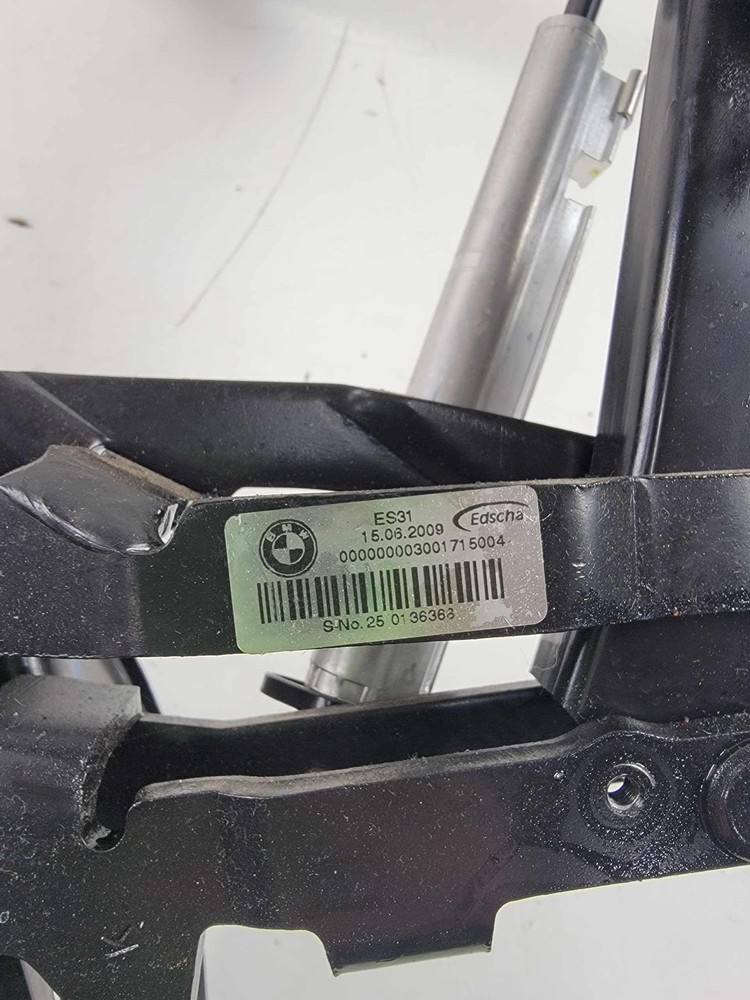 08-13 BMW E93 M3 OEM Right Side Convertible Top Hinge Bracket Linkage