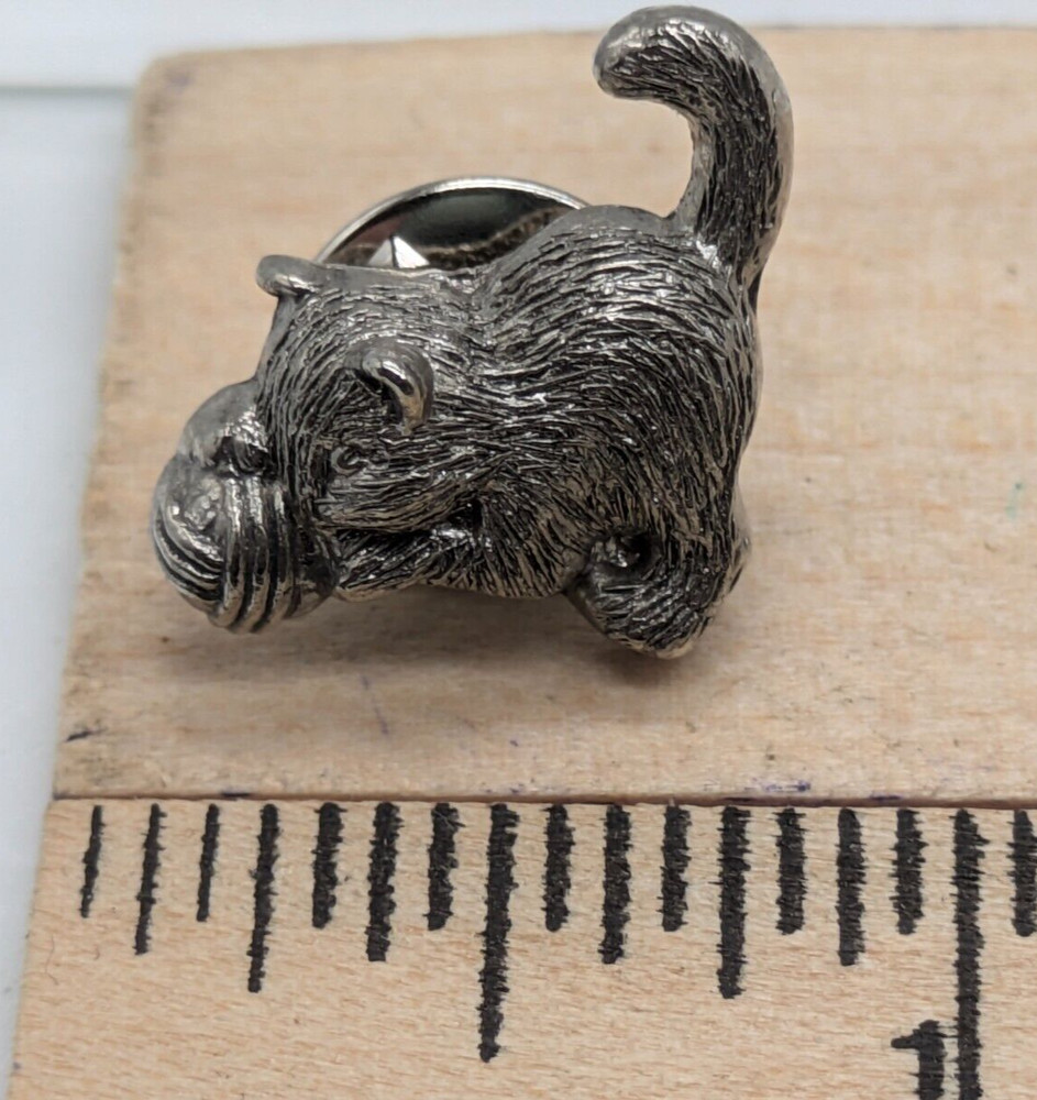 Kitty Cat Playing with Yarn Small Tack Pin