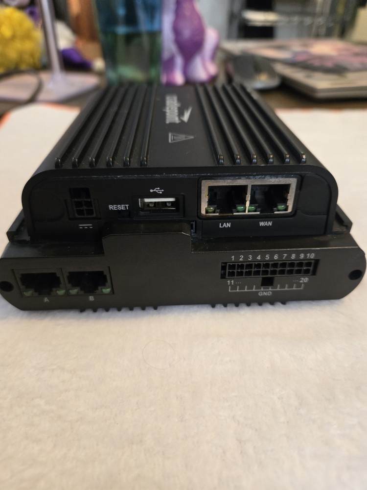 cradlepoint ibr900-600m With Cor Extensibility Dock