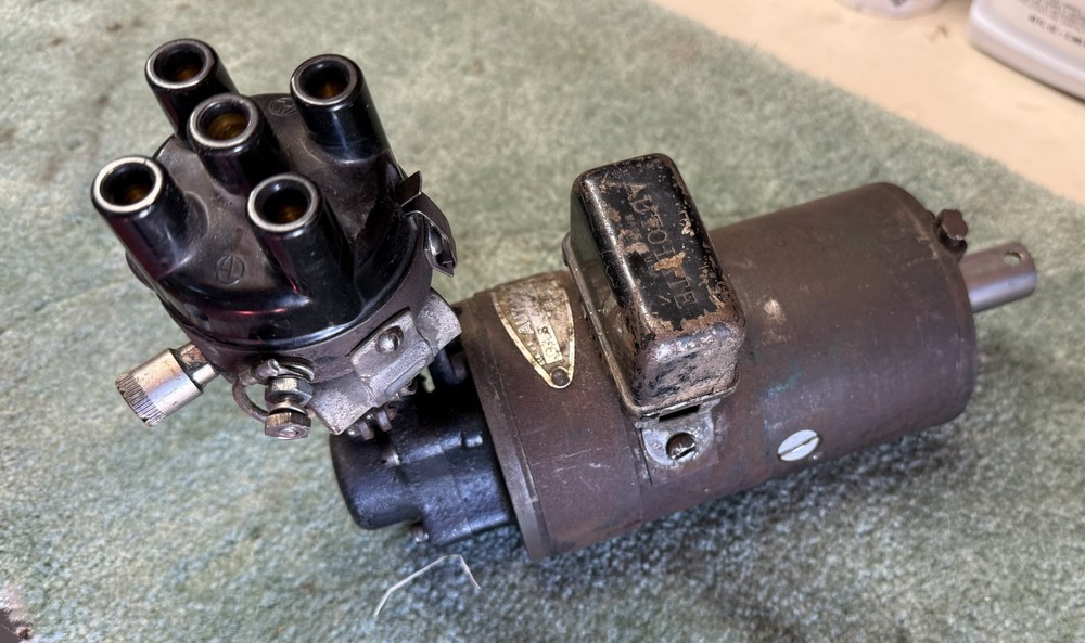 Indian '38-'42 'Four' Generator/Distributor Assembly 6v (#0136)
