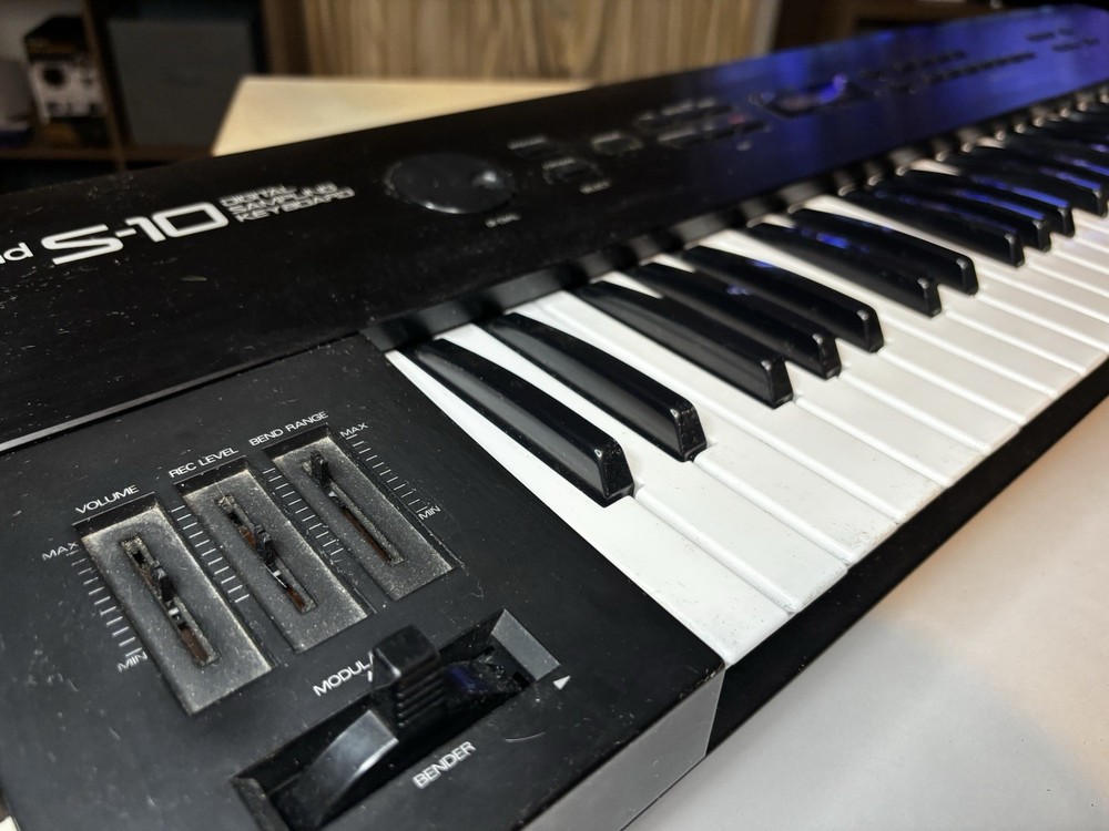 ROLAND S-10 W/Gotek Sampling Keyboard sampler synthesizer READ DESCRIPTION