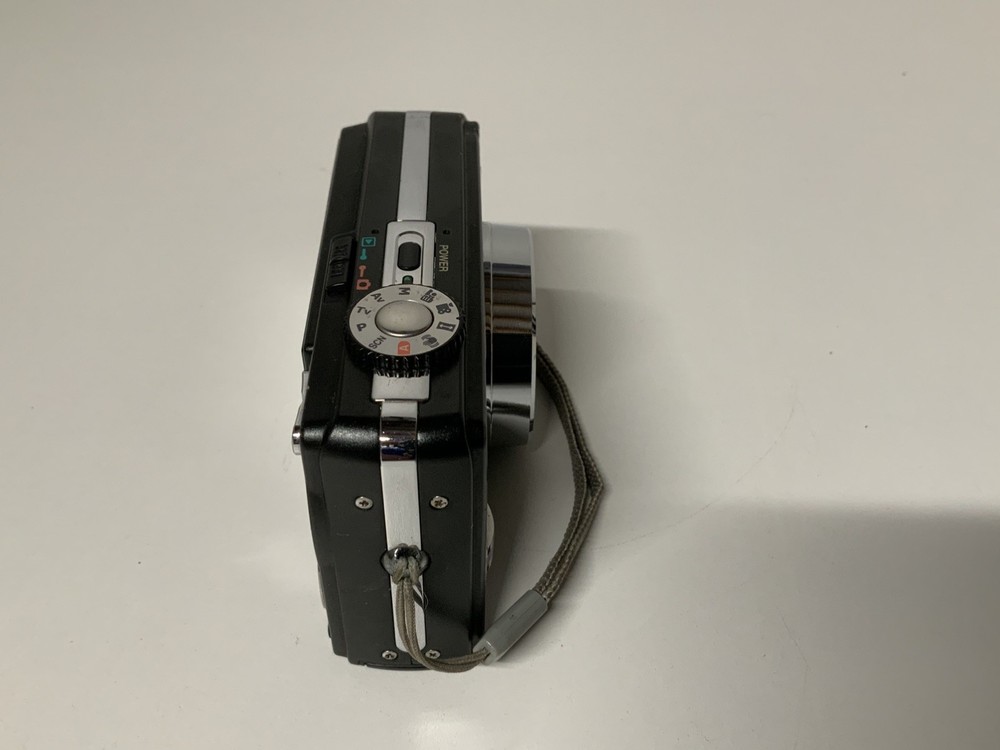 Hitachi HDC-1051E Digital Compact Camera 6x Super Zoom untested read description