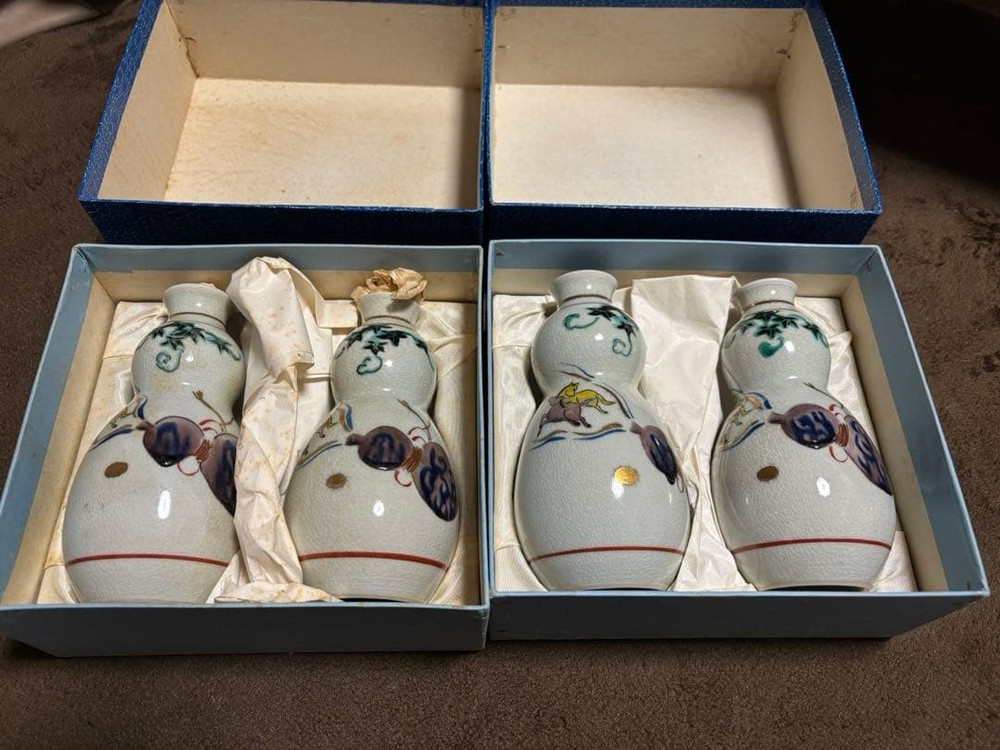 Ceramic sake bottle set of 4 Kutani ware