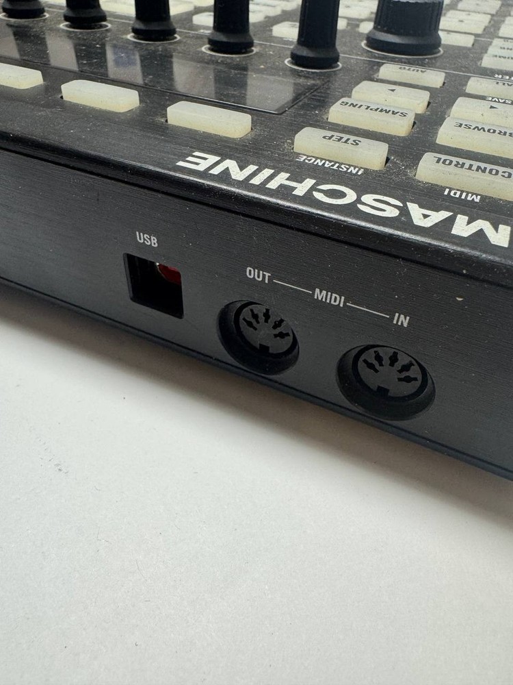 Native Instruments Maschine MK2 Black Groove Production Studio Controller