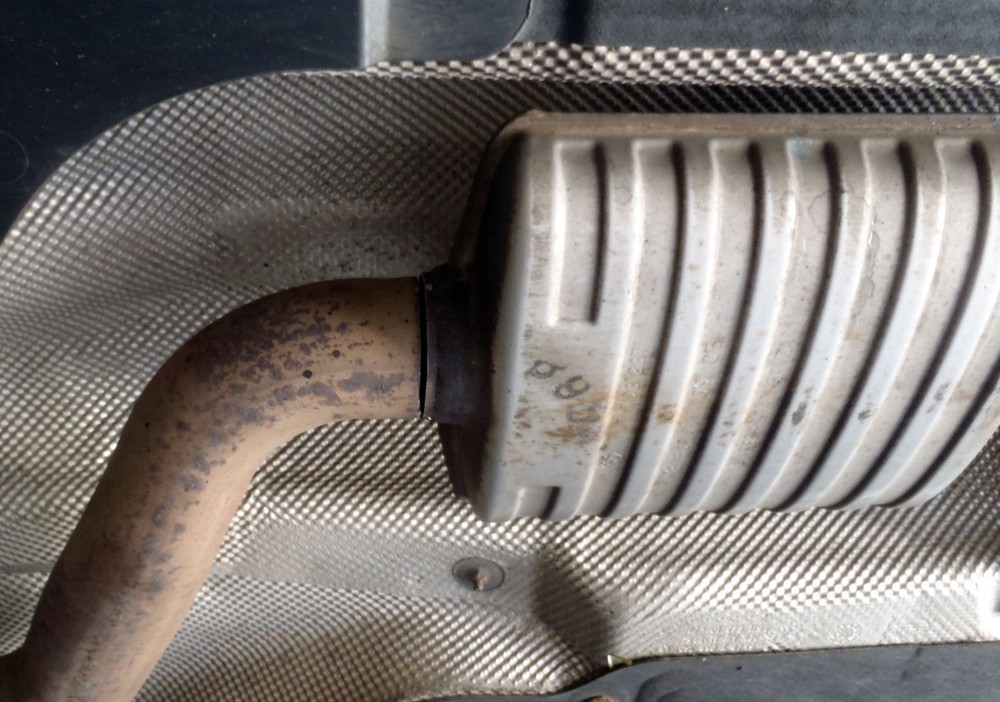 BMW 330D Mid silencer replacement pipe centre box delete de-res pipe