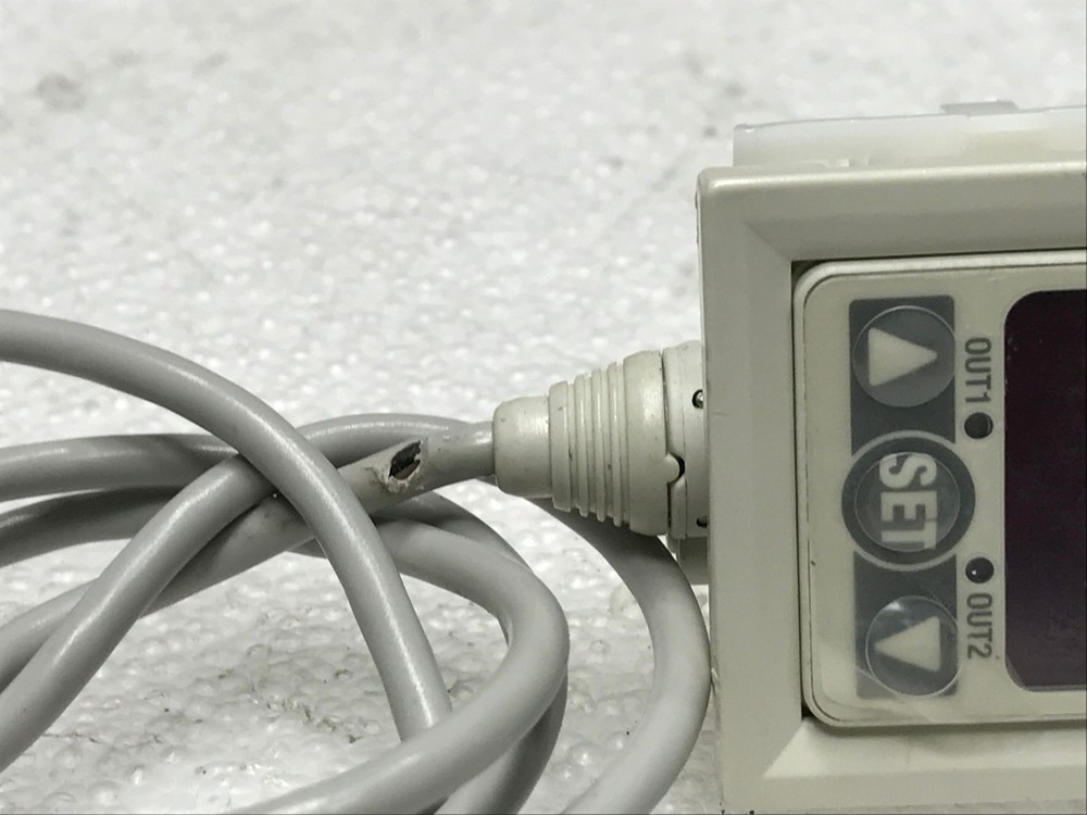 SMC ISE40-01-22-M Pressure Switch (used working)