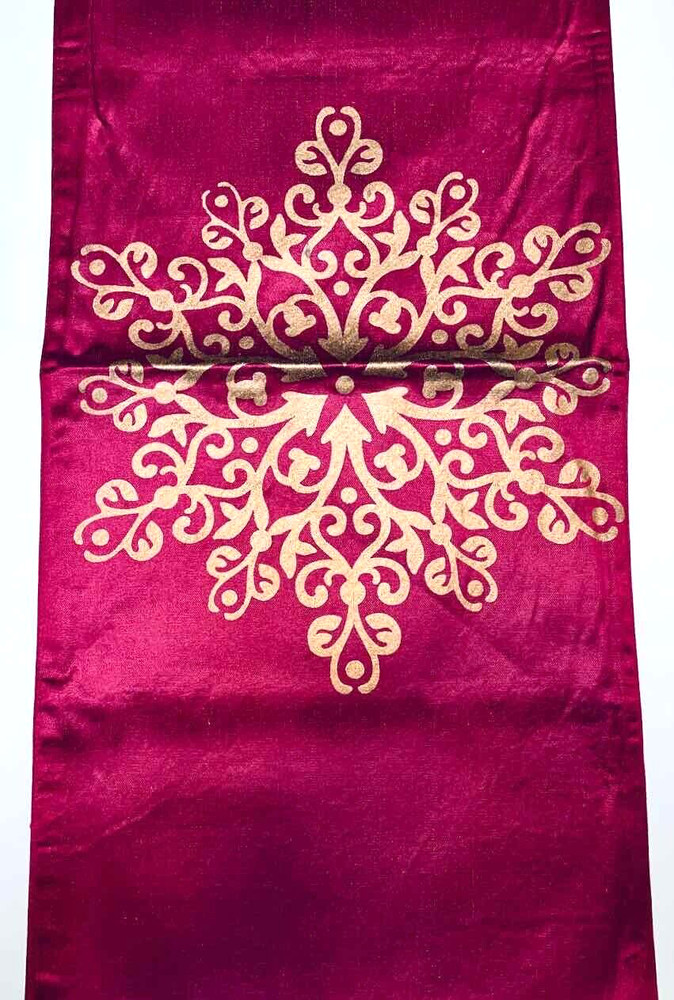Table Runner 14 in. x 72 in. Lined Fuchsia w  Gold Medallion Pattern
